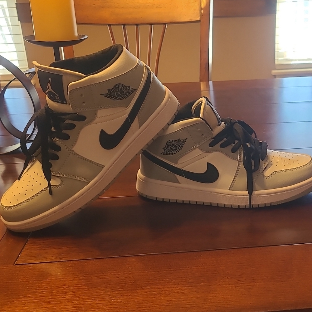 Nike Jordan 1 in Black and Gray Size 7 - EUC